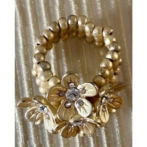 GOLD STRETCH RING W/ FLOWERS & RHINESTONES